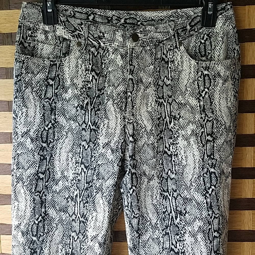 NWOT!  Renee Goldstein Women with Control Python